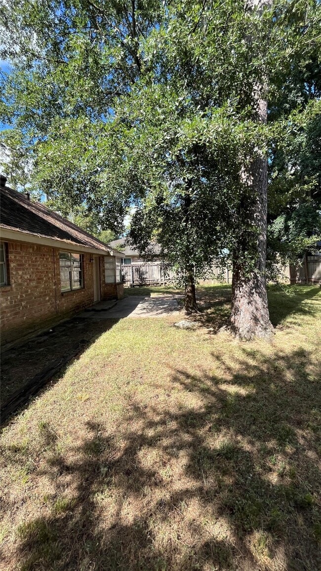 Building Photo - 2811 Wood River Rd