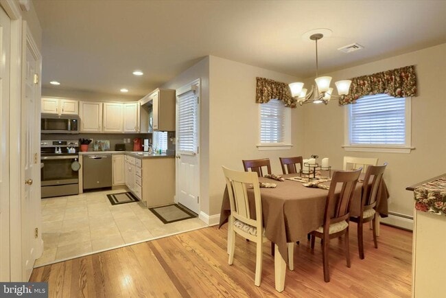 Building Photo - 2406 Roundtop Rd