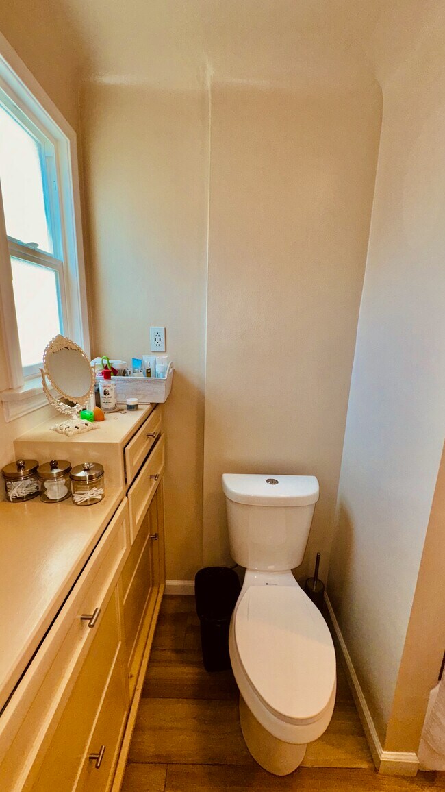 Building Photo - 2565 Kansas Ave