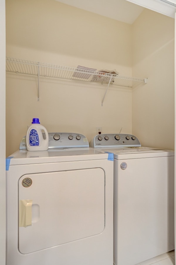 Laundry area - 901 Canenaugh Dr