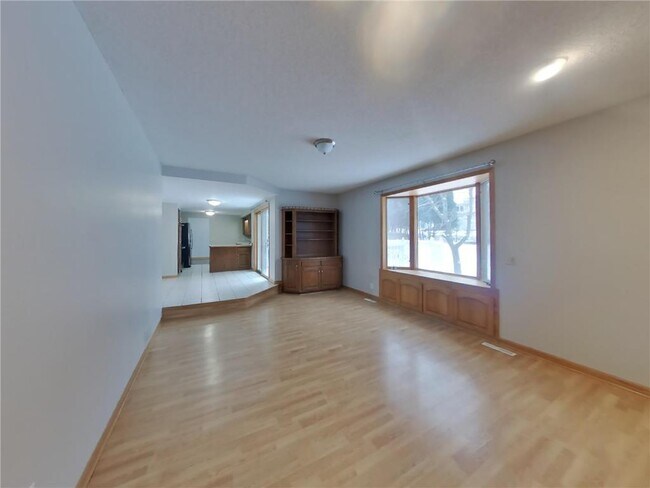 Building Photo - 4845 Orleans Ln N