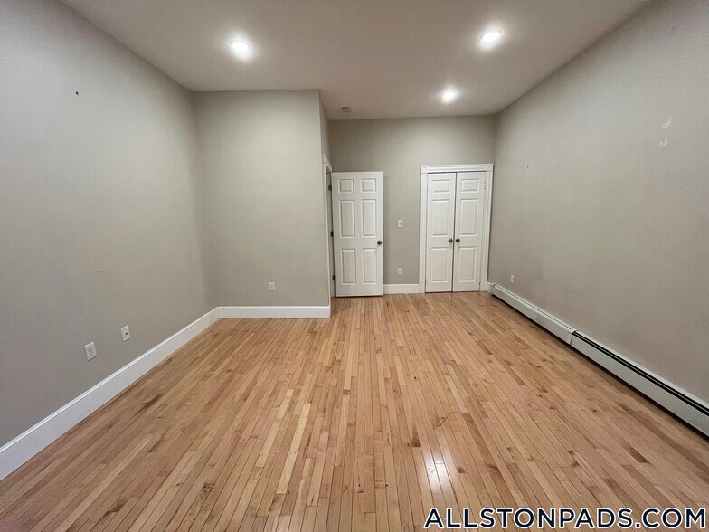 Building Photo - 45 Pratt St