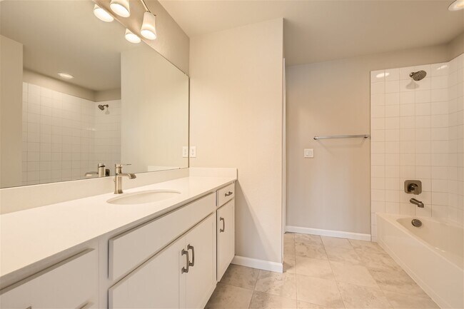 Building Photo - West Longmont Townhome!