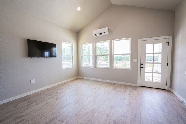 Building Photo - Texas Oaks