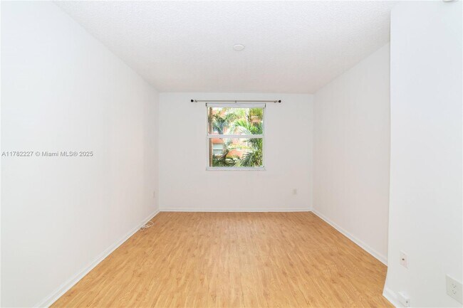 Building Photo - 17150 N Bay Rd