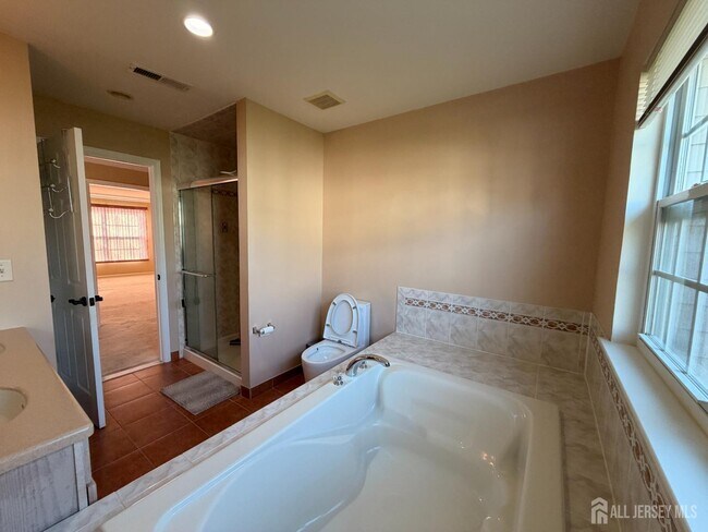 Building Photo - 87 Timberhill Dr