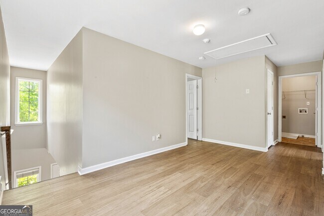 Building Photo - 606 Lofty Ln