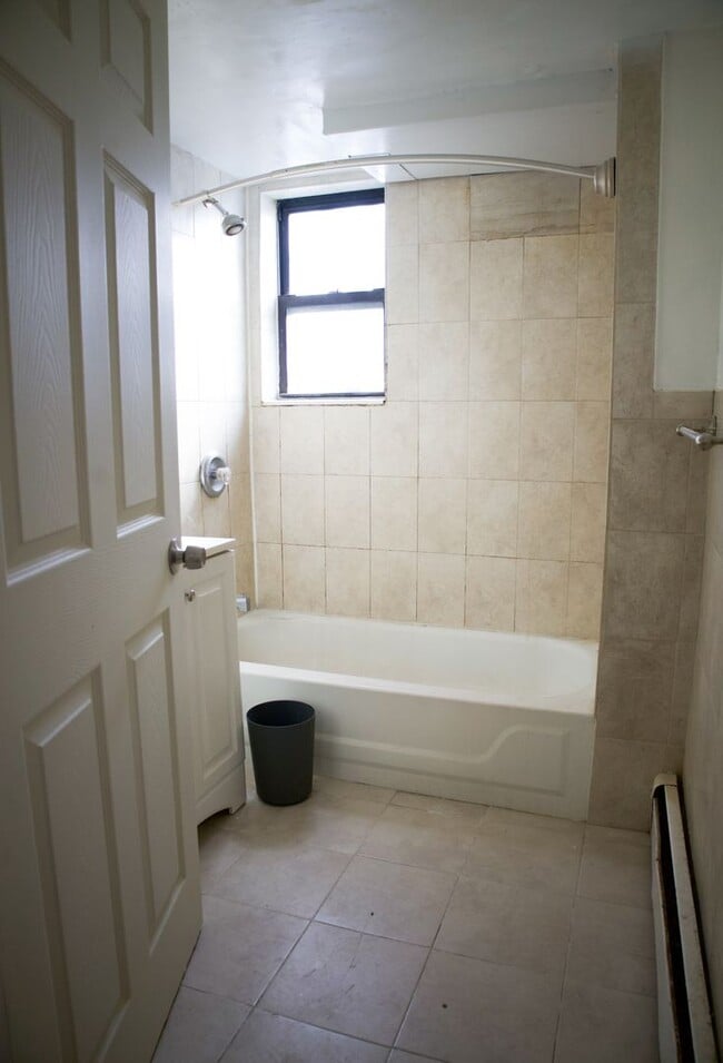 Building Photo - 4015 Baychester Ave