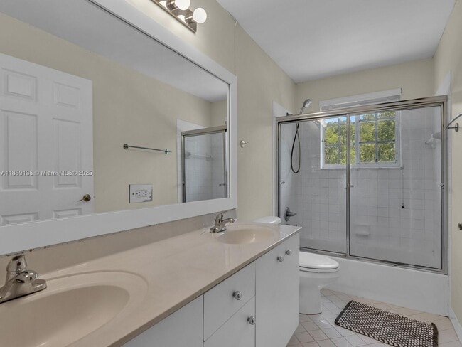 Building Photo - 4400 Fox Ridge Dr