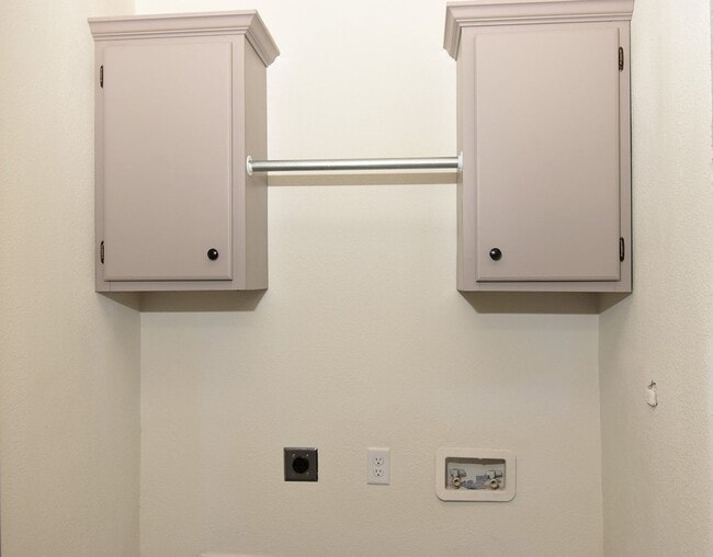 Building Photo - LORAINE.518-520