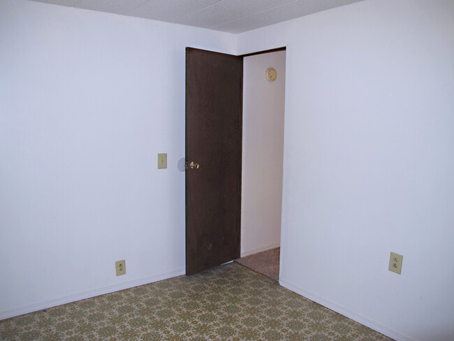 Building Photo - ***PENDING APPLICATION***Affordable 3BD/1B...