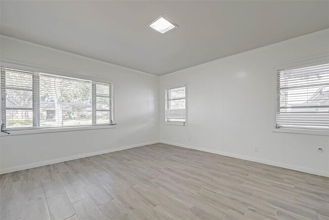 Building Photo - 2511 Maroneal St