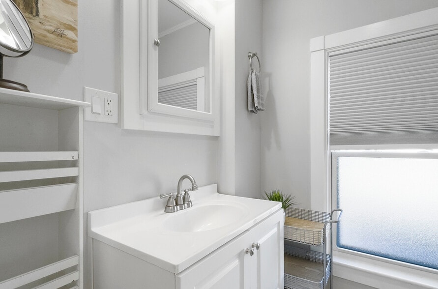 Building Photo - 87 Pleasant St