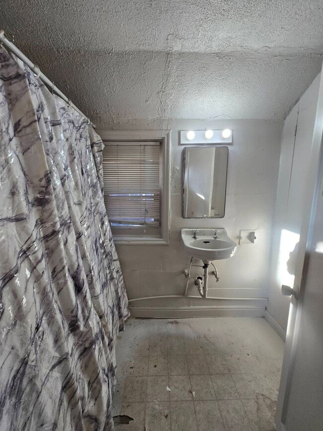 Building Photo - Cute newly updated 1 Bedroom in Ogden