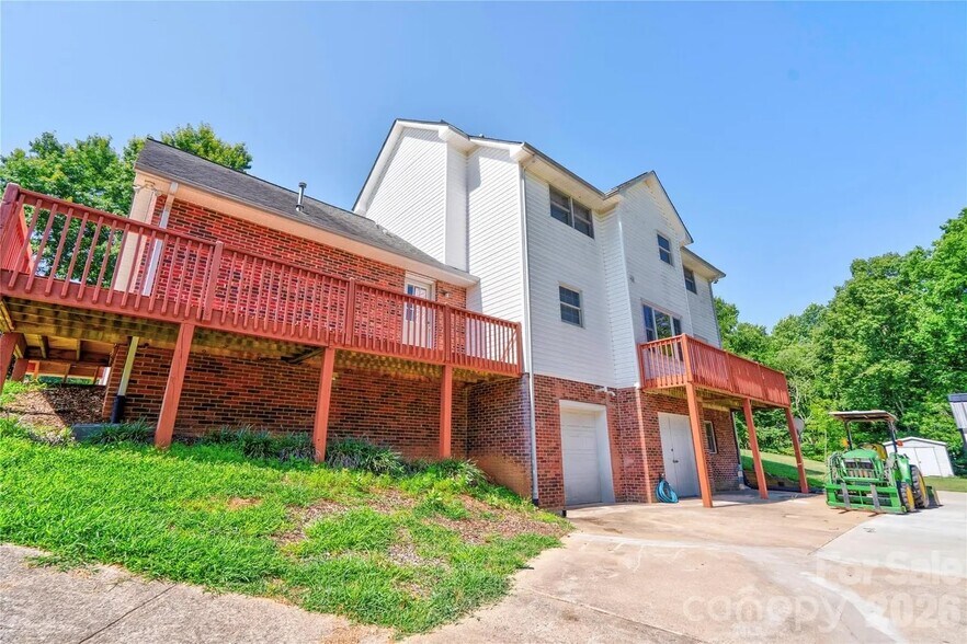 Building Photo - 3010 Eaker Dr