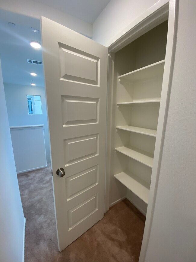 Building Photo - 6032 Mariposa Dr