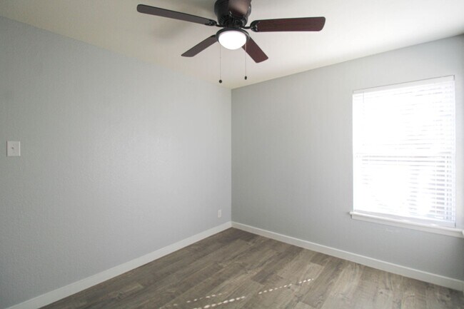 Building Photo - 2950 Lasses Blvd