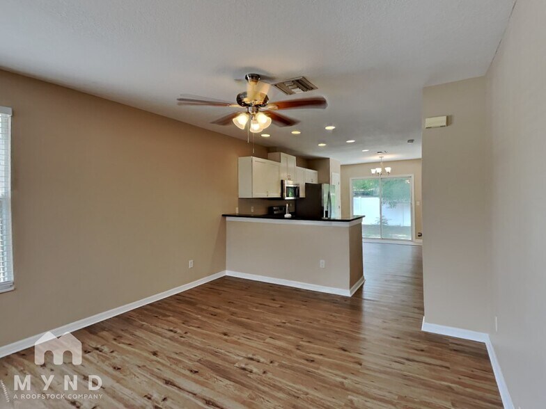 Building Photo - 3217 Spooner Dr