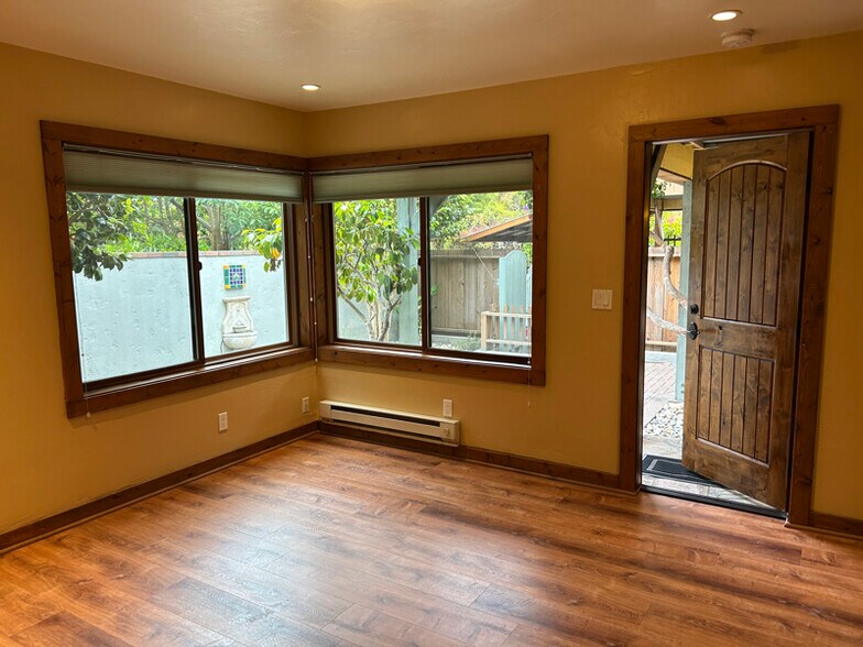 Building Photo - 3269 Serra Ave