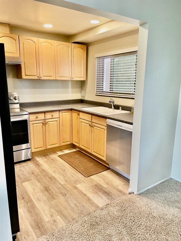Building Photo - 2530 Clairemont Dr