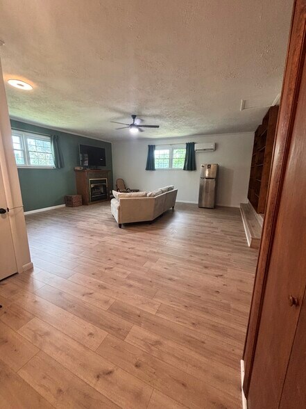 Bonus Room - 400 Colonial Dr