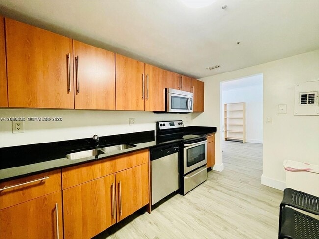 Building Photo - 3001 S Ocean Dr