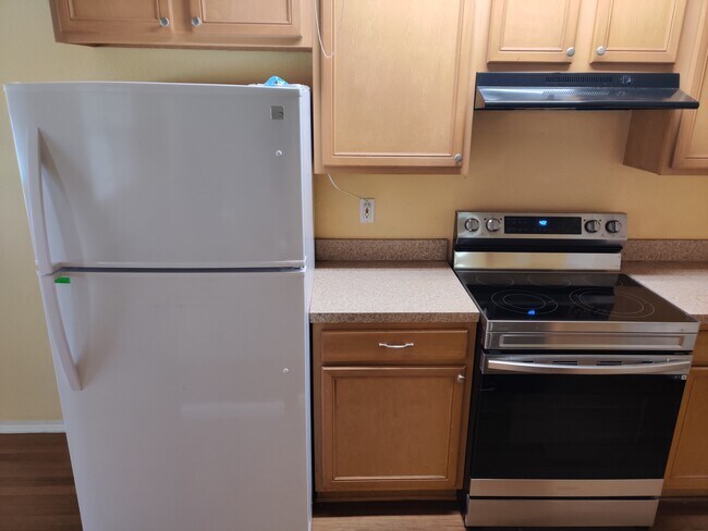 Building Photo - 3102 Via Helena Dr