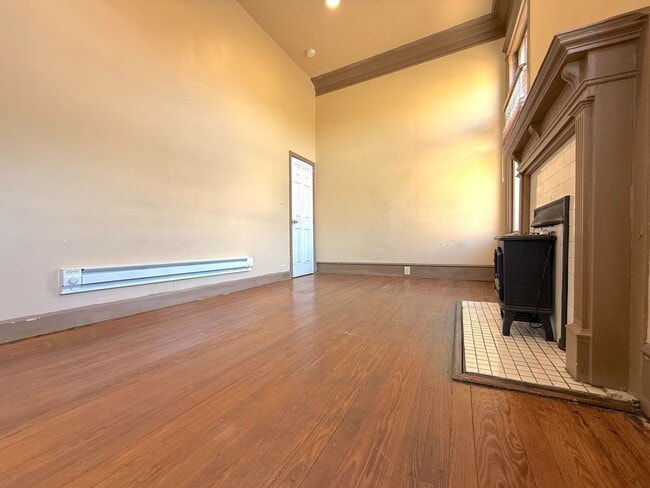 Building Photo - 420 College St