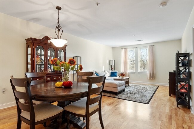 Building Photo - 3 Harvest Dr