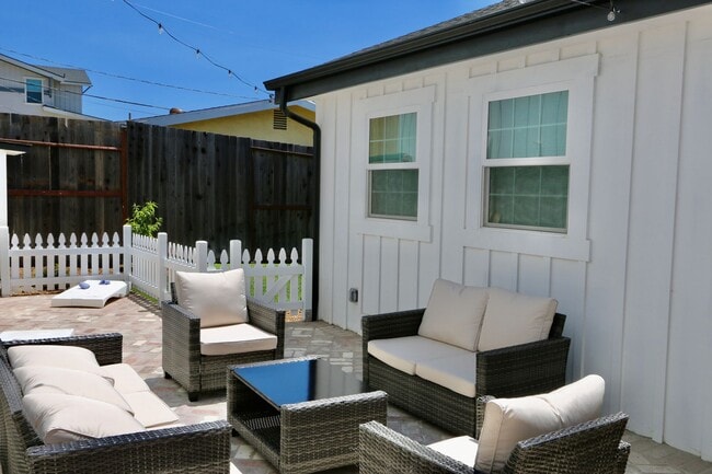 Building Photo - NEWLY Designed & Furnished Modern Farmhous...
