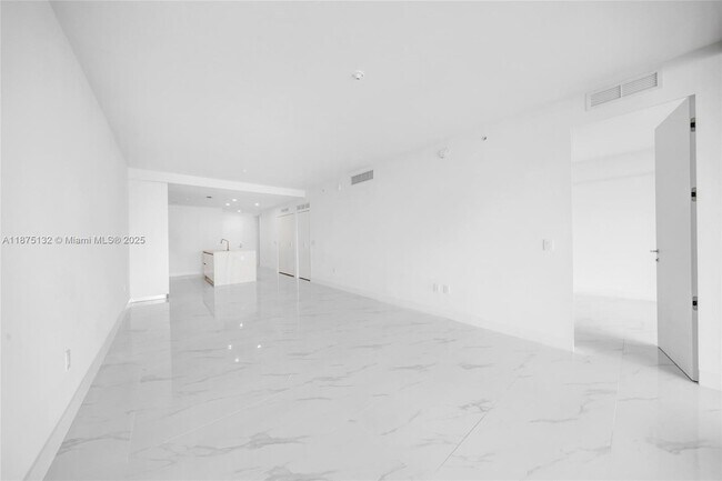 Building Photo - 700 NE 24th St