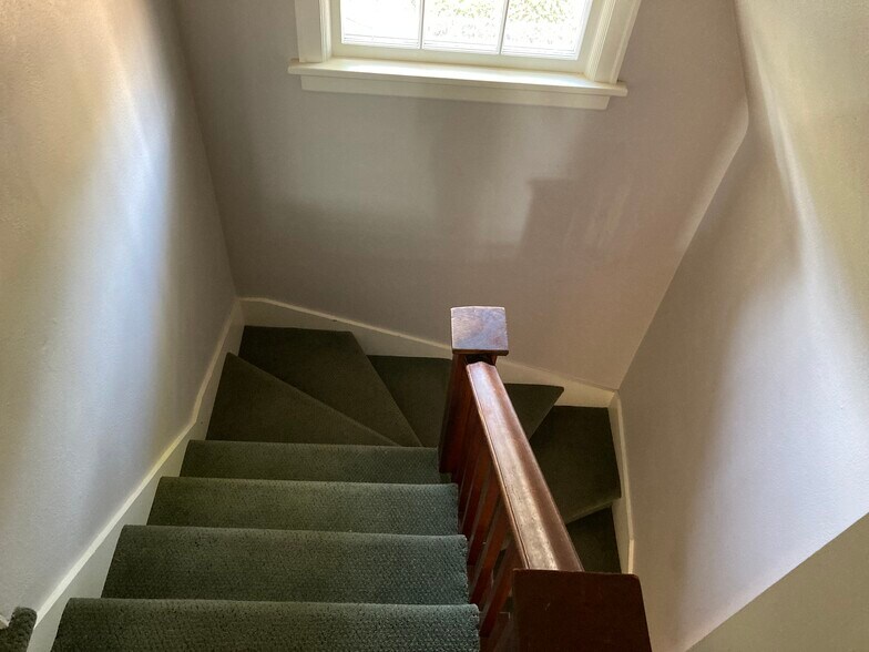 Stairway - 915 John Adams St