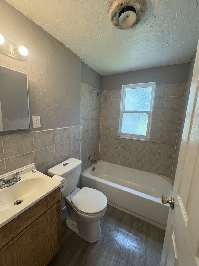 Building Photo - Charming three-bedroom property located in...