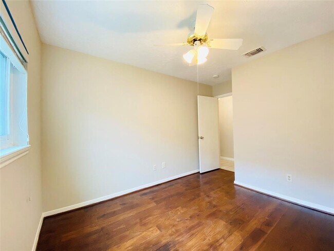 Building Photo - 3727 Bartons Ln