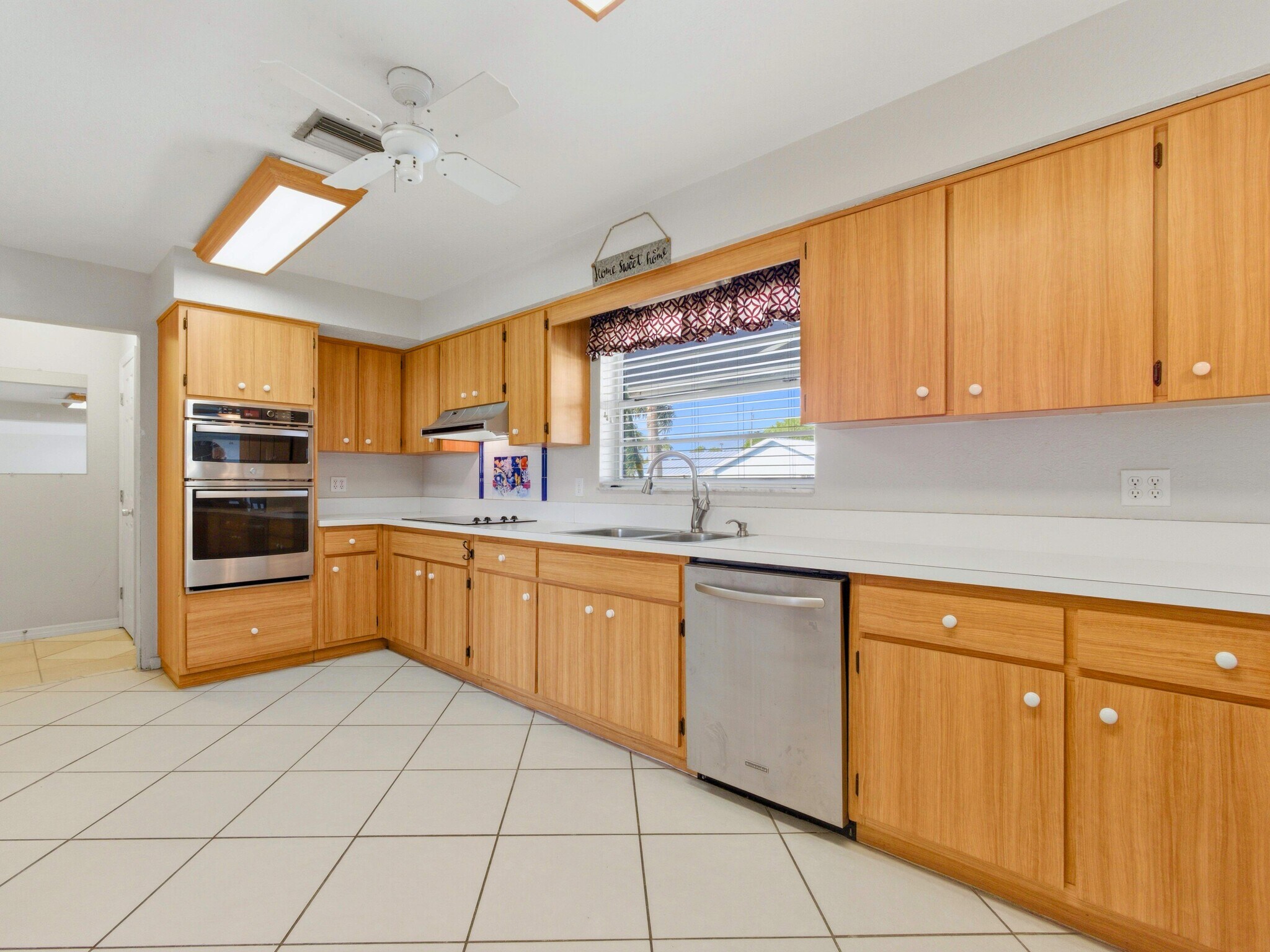 Building Photo - 6611 Venetian Dr