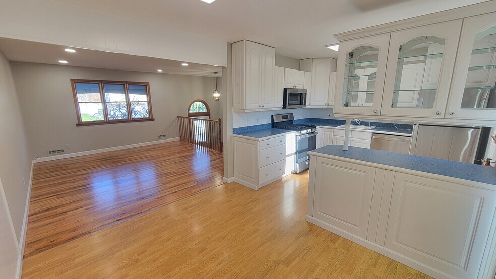 Building Photo - 23 Princeton Dr