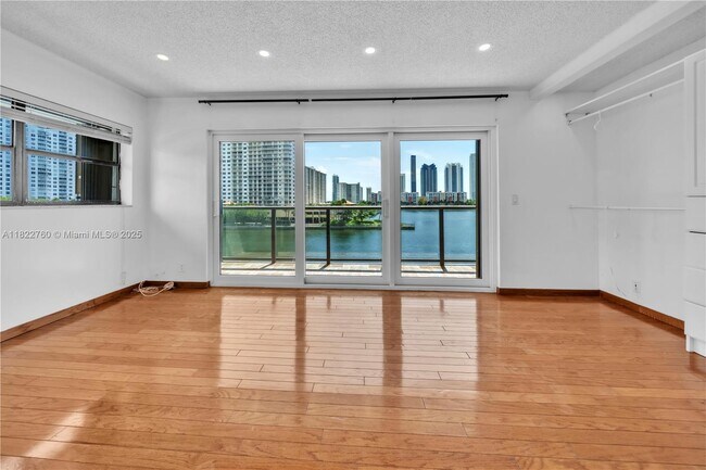 Building Photo - 4000 NE 168th St
