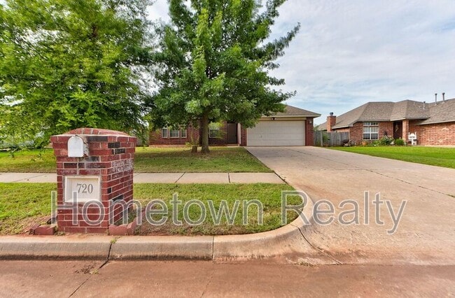 Primary Photo - 720 E Elder Ln