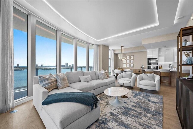 Building Photo - 220 Lake Shore Dr