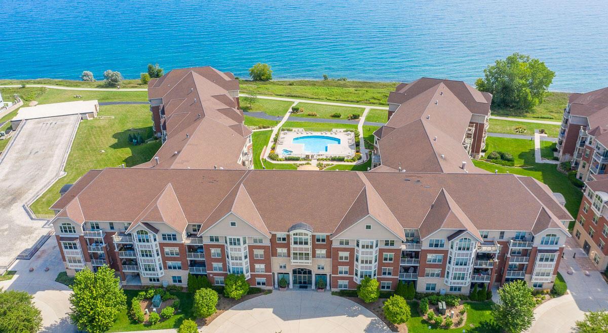 Building Photo - 4110 S Lake Dr