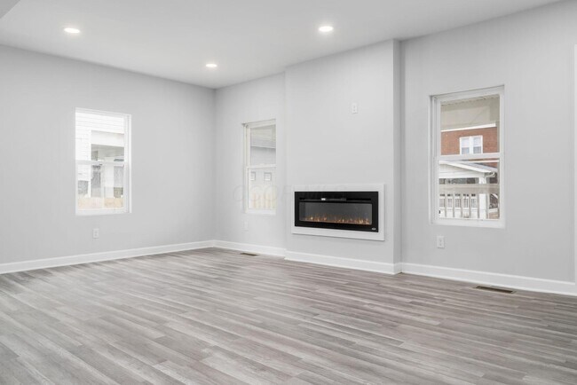 Building Photo - 905 Carpenter St