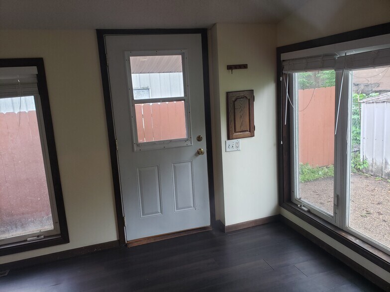 Building Photo - 109 Florence St