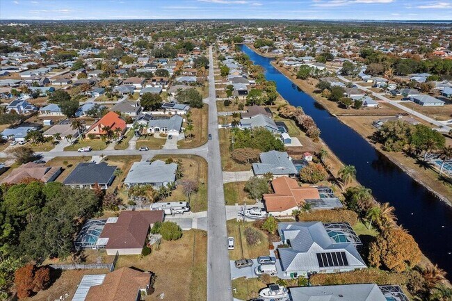 Building Photo - 1960 SE Bowie St