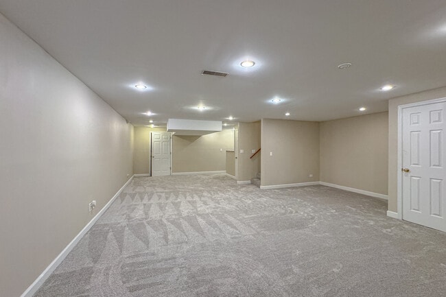 Building Photo - 416 Swallow Ln