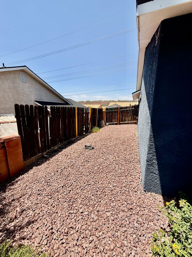 Building Photo - Four Bedroom Remodeled Home in Red Cliffs