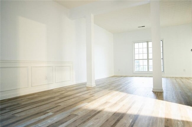 Building Photo - 1315 Great River Pkwy SE