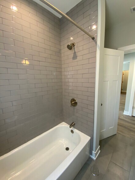Building Photo - 1143 Maple