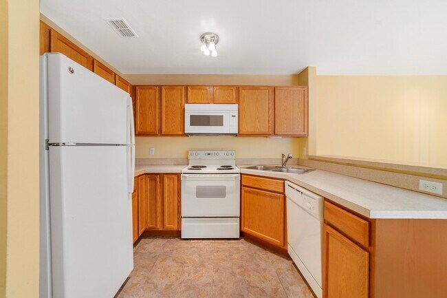 Building Photo - 6052 Westgate Dr