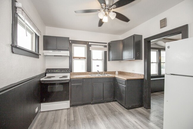 Building Photo - 4 BED 1 BATH BEAUTIFUL SINGLE FAMILY HOME ...