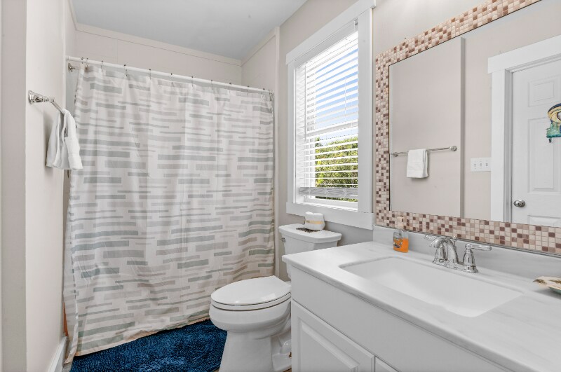 Building Photo - 5207 Emerald Dr